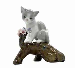 Lladro "Blossoms for the Kitten"8382 Figurines Hand Made in Spain 2008. - Picture 1 of 10