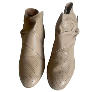 Class Act Women's Round Toe Perforated Pattern Cross Bow Tie Leather Ankle Boots - Picture 1 of 7