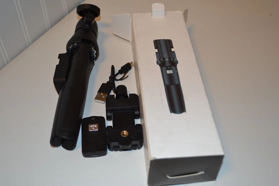 Selfie Stick, 40 inch Extendable Selfie Stick Tripod,Phone Tripod with Wireless - Image 1 of 1