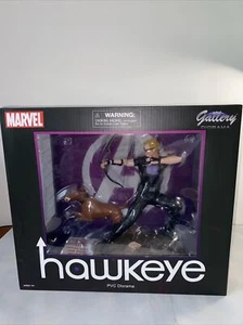 Figura de 9"" Marvel Gallery Diorama Ojo de Halcón - Imagen 1 de 5