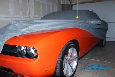 Cubierta de auto Coverking Triguard personalizada a medida para Dodge Challenger Foto 1 de 4