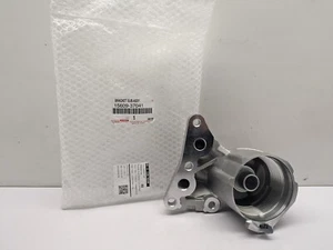 Soporte de carcasa de filtro de aceite Toyota 15609-37041 CT200h PRIUS AURIS GENUINO - Imagen 1 de 4