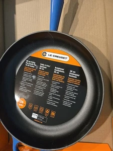 Padella padella Le Creuset #26 ghisa blu Marsiglia manico legno NUOVA! - Foto 1 di 4