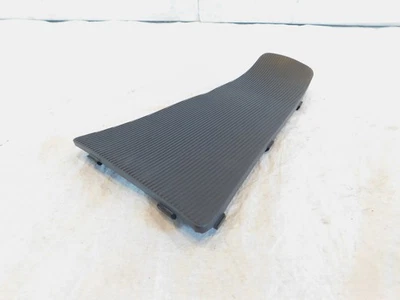 Piaggio Vespa LX LXV S 50 125 150 Rubber Lower Central Foot Mat 57345R - Image 1 of 4