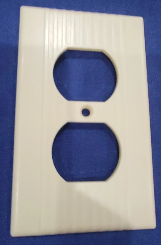 Cubierta de toma eléctrica doble baquelita marfil acanalada vintage Leviton 10 disponibles  Foto 1 de 4