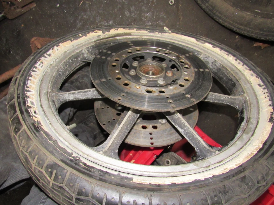 Kawasaki KZ1000 E ST 1979 19" llanta delantera Foto 1 de 1