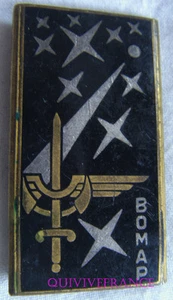 IN7543 - ABZEICHEN Mobile Operational Base am Flughafen, flach, silber guillochiert - Bild 1 von 2