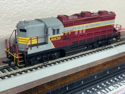 CANADIAN PACIFIC EMD GP18 HIGH HOOD - DC Loco - HO Scale -"MAROON / GRAY"-NEW - Image 1 of 4