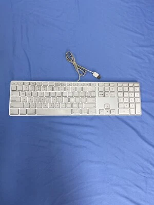 Genuine Apple A1243 Wired USB Keyboard w/Keypad for iMac, Mac Mini, Mac Pro - Image 1 of 4