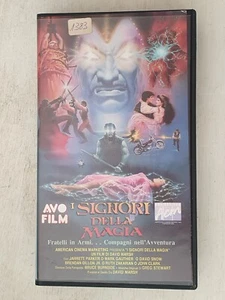 VHS USED I SIGNORI DELLA MAGIA : FRATELLI IN ARMI E COMPAGNI ALL'AVVENTURA - Foto 1 di 2