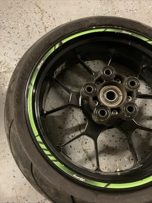 APRILIA DORSODURO 750 RUEDA TRASERA Y NEUMÁTICO 2010'-2016 Foto 1 de 4