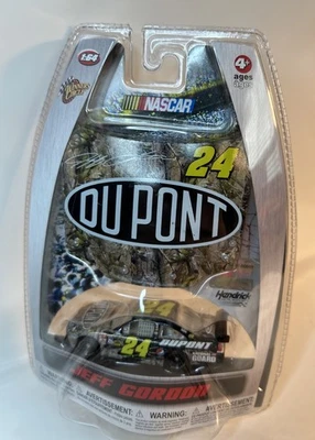 Камуфляжный капюшон Winners Circle No24 Jeff Gordon Dupont Realtree National Guard 1:64 - Изображение 1 из 4