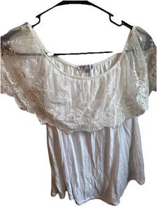 Adorable Top Blanco Casi Famoso Talla Mediana Bordado Encaje Volantes - Imagen 1 de 7
