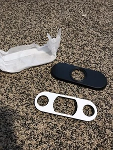 Grifo de baño Moen Genta escudo-placa cubierta negro - Imagen 1 de 4