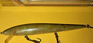 RARE 4.5" VINTAGE REBEL JOINTED MINNOW J2081 NATURALIZED WALLEYE FISHING LURE - Picture 1 of 17