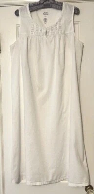 Sweet Croft & Barrow White Cotton Nightgown  Dotted Swiss Size Medium - Image 1 of 4