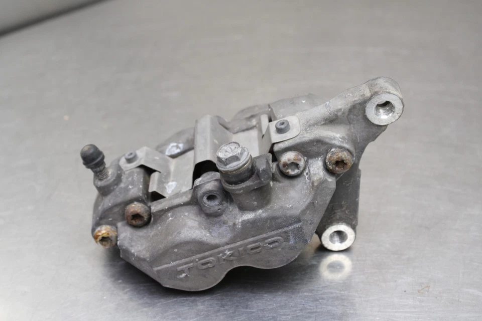 05-09 SUZUKI BOULEVARD C90 VL1500 REAR BACK BRAKE CALIPER 69100-10F10-999 - Image 1 of 4