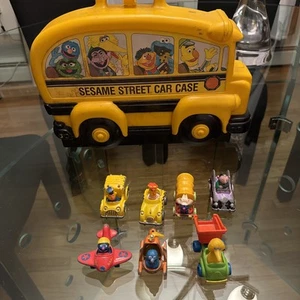 Vtg 1980's Sesame Street School Bus Case + 7 Metal Cars Muppets Hasbro 1982 - Picture 1 of 21