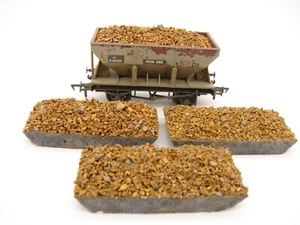 Precision OO Gauge BACHMANN 24T IRON ORE HOPPER - 4 X IRON ORE LOADS eg 37-508A - Picture 1 of 3