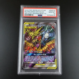 PSA 10 Moltres Zapdos Articuno SM210 Hidden Fates Stained Glass Holo Pokemon - Foto 1 di 3