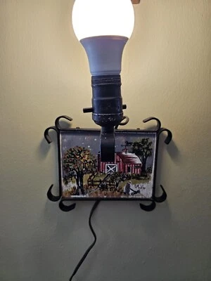 Aplique de luz de pared de hierro forjado de granero rojo campo de colección pintado a mano a bordo Foto 1 de 4