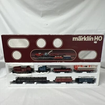 Marklin HO 2853 Track Construction BR 260 417-1 + 6 Cars Of DB  - Image 1 of 4