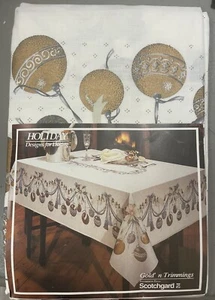 CHRISTMAS TABLECLOTH 100% POLYESTER NEW - Picture 1 of 2