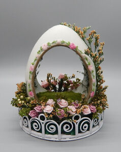 Vintage Egg Garden W Roses Diorama Roombox Dollhouse Miniature 1:48