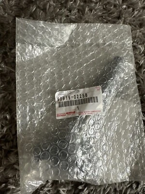 Genuine Toyota Lexus Spark Plug Ignition Coil 90919-02258 OEM Dealer Part - Image 1 of 2