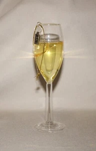 Raz Imports EG Champagner Weinglas Weihnachtsschmuck 5 1/2" hoch - Bild 1 von 5