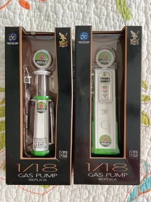 Коллекция Road Signature, набор из 2, 1/18, литые индийские газовые насосы, новые в коробке! - Изображение 1 из 4