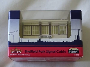 BACHMANN 44-092 SHEFFIELD PARK SIGNAL CABIN OO GAUGE - Picture 1 of 2