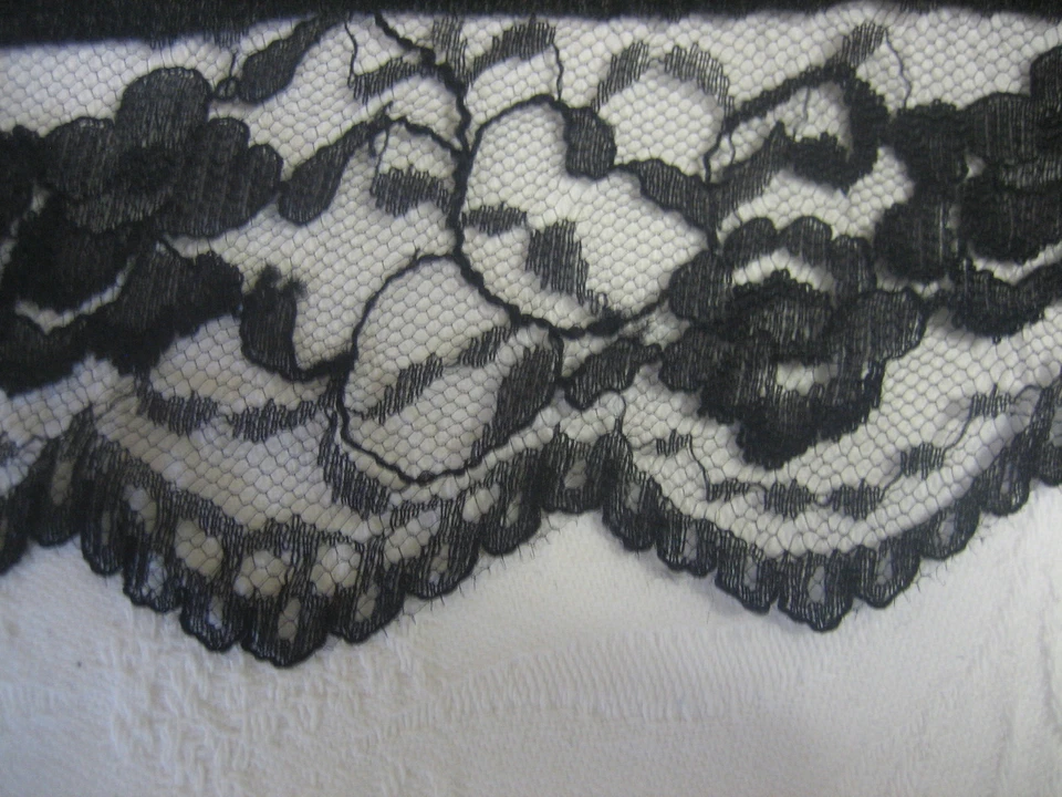 Vintage bandeau de dentelle noir  Longeur 2,87 m Hauteur 6,5 cm - Photo 1/1