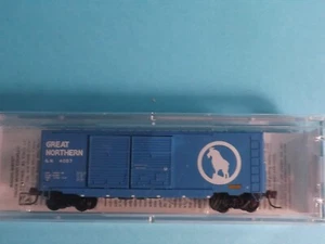 MICRO-TRAIN  40' DOUBLE DOOR BOXCAR  GREAT NORTHERN   #  068-00-520 - Picture 1 of 2