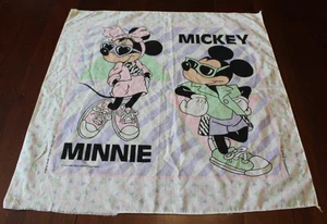 Bufanda vintage 1989 Walt Disney 24 por 24 pulgadas Mickey y Minnie Mouse - Imagen 1 de 6