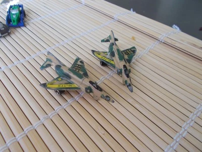2 miniaturas diecast vintage Tootsietoy F-4 Phantom Jets 2" Foto 1 de 4