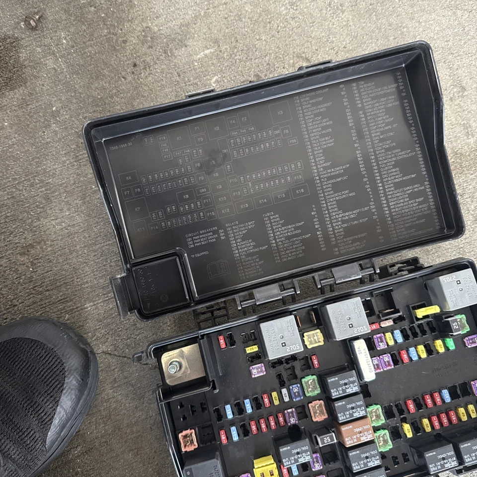 Jeep Grand Cherokee 2019 caja de fusibles caja de fusibles módulo de relé P68425203ab N4LAZ Foto 1 de 2