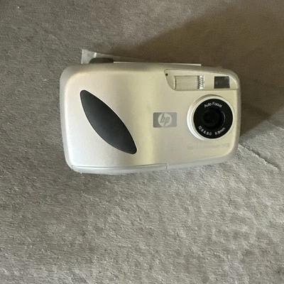 HP PhotoSmart 318 2.3 MP Digital Camera - Metallic silver (C8900AABA) - Image 1 of 4