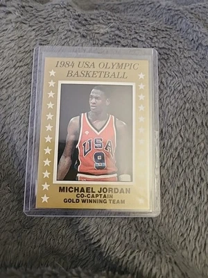 1984 EUA basquete olímpico Michael Jordan co-capitão time vencedor de ouro - Imagem 1 de 2