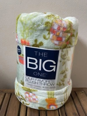 THE BIG ONE DISCO PLANTS OVERSIZE PLUSH THROW BLANKET NWT 5 FT X 6 FT SUPER SOFT - Image 1 of 3