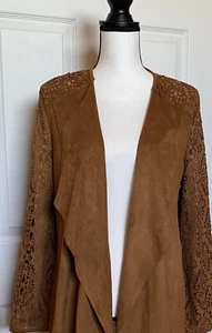 WRANGLER KUNSTWILDLEDER JACKE SPITZE GEFÜTTERTE ÄRMEL / DRAPIERTE VORDERSEITE GR. S - Bild 1 von 7