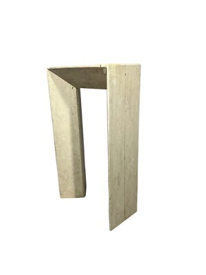 Mesa de acento de pedestal de travertino italiano monolítico costero moderno años 70 Foto 1 de 4