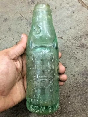 GARRAFA DE REFRIGERANTE DE VIDRO VINTAGE DANIEL THWAITES & CO. LIMITADA MARCA REGISTRADA QUEIMA PRETA - Imagem 1 de 4