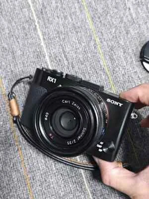 索尼 Cyber-shot DSC-RX1 全火 2430 万像素数码相机 1 倍光学变焦 — 第 1/4 张图片