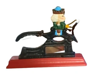 SOLDIER KING CAST IRON METAL & WOOD NUTCRACKER 6" TALL - Picture 1 of 12