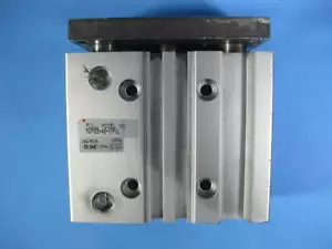 Cilindro SMC -- MGPM25-40 -- Usato - Foto 1 di 7