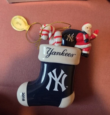 NY YANKEES DANBURY MINT 2016  Christmas Stocking EUC Santa New York - Image 1 of 4