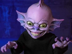 Muñeca Finney Monster Niño Aleta de Pez Criatura Anfibio Halloween utilería Casa Embrujada - Imagen 1 de 4