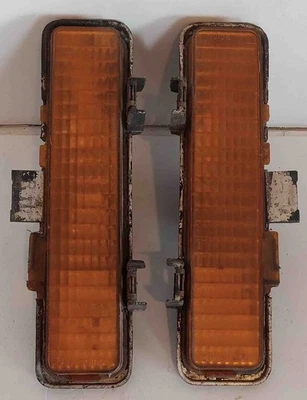 1994 S10 BLAZER SET LH AND RH PARK LAMP TURN SIGNALS BUMPER MOUNTED USED OEM - Image 1 of 4
