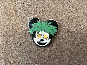 Mickey Disney Pin - 2017 -DVC Aulani - Mickey Head with Stars in eyes and Wreath - Picture 1 of 1